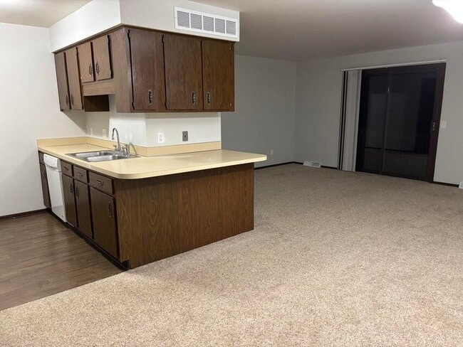 Photo - 425 W Schleier St Unit 1