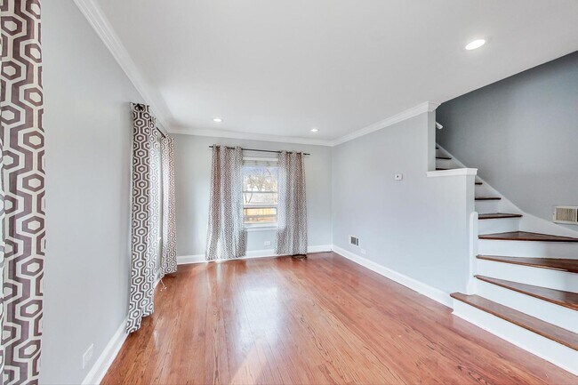 Photo - 402 N Main St
