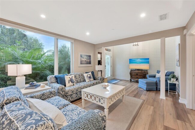 Photo - 180 6th Ave S Unidad 3