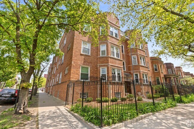 Building Photo - 1733 W Winnemac Ave Unit 2 Rental