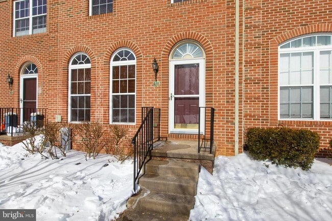 Photo - 618 Berwick Ct