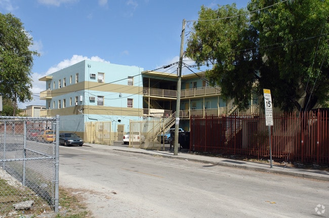 1117 NW 3rd Ave