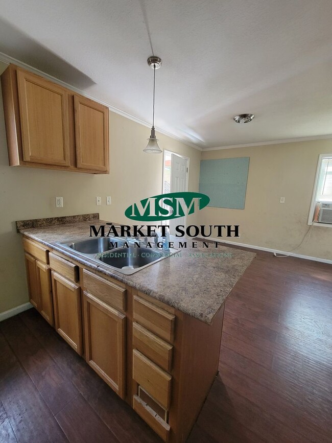 Building Photo - 510 E Anderson St Unit B Rental