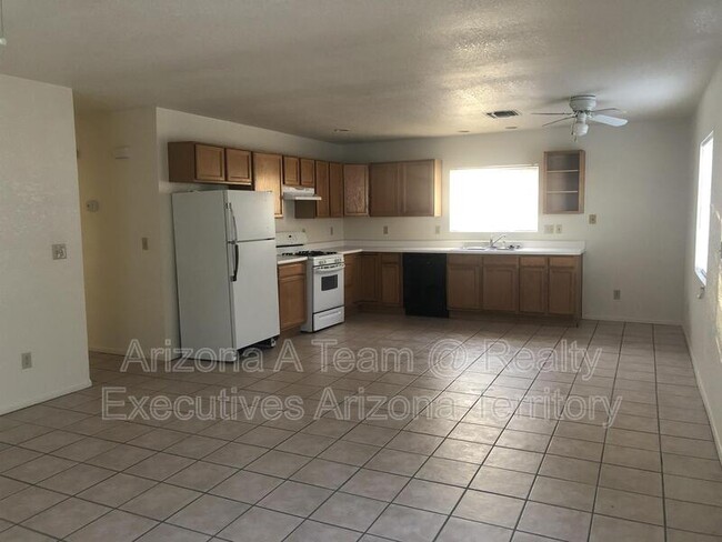 Building Photo - 4538 E Lester St