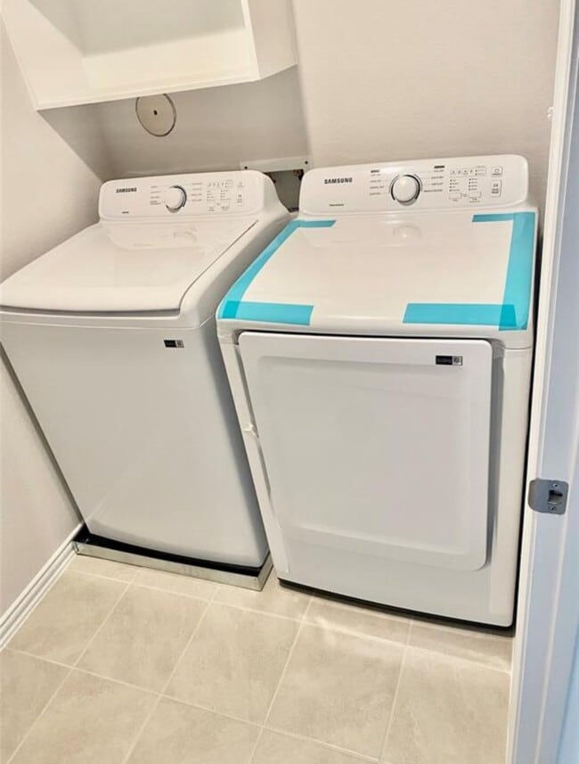 Building Photo - 27930 Western Crk Ct