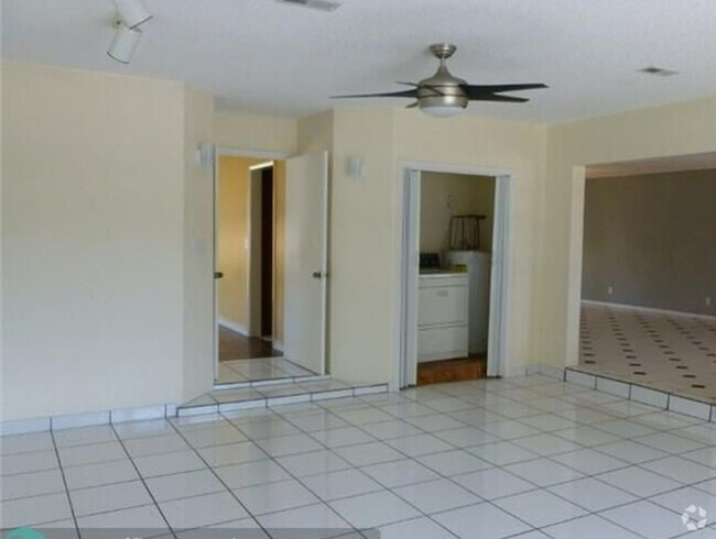 Building Photo - 5301 Johnson St Rental