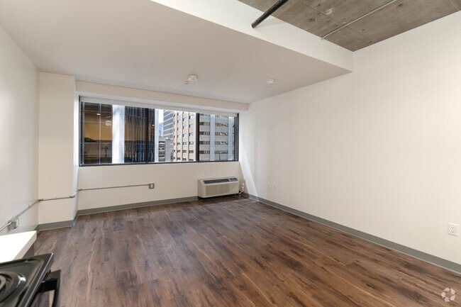 Studio, 1BA - 391SF