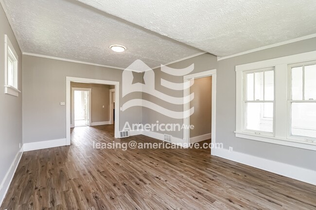 Photo - 2859 Corby St