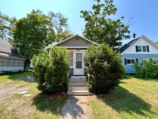 Two Bedroom Home in Muskegon - Two Bedroom Home in Muskegon