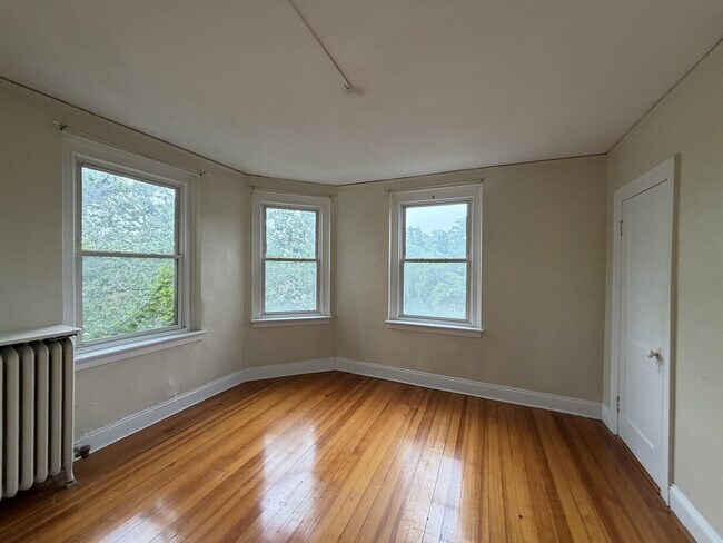 Photo - 7 Craigie Cir Unit 4