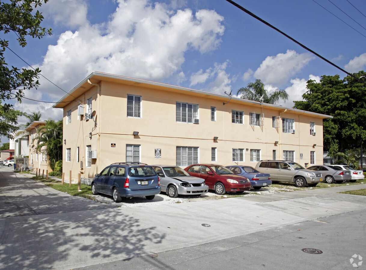 Photo - Coral Way Apartments