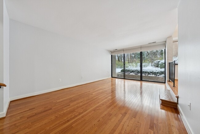 Photo - 9800 Georgia Ave Unidad 103