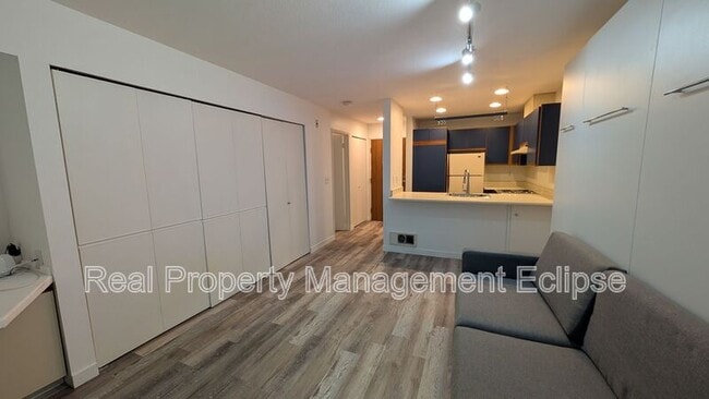 Building Photo - 211 Summit Ave E Unit S-212 Rental