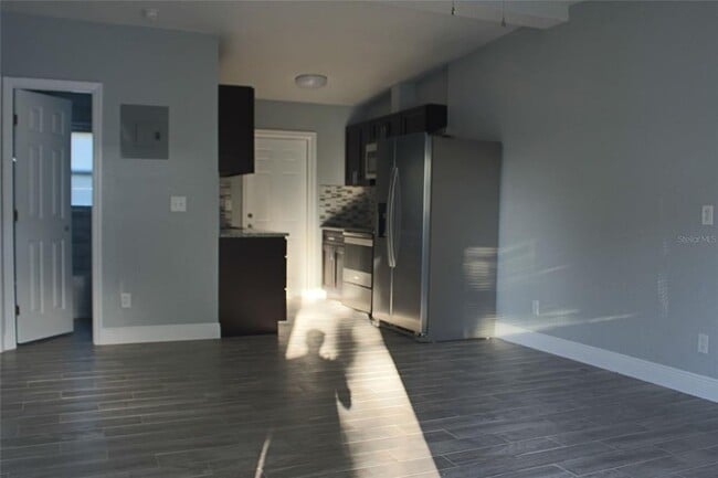 Photo - 415 W Lancaster Rd