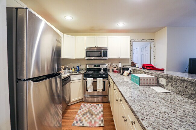 Building Photo - 325 Saint Paul St Unit 3