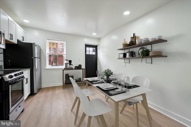 Building Photo - 107 W Thompson St Rental