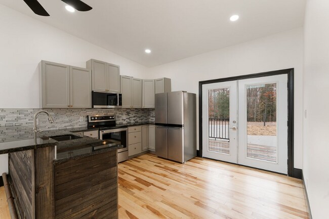 Photo - 92 Riverside Dr