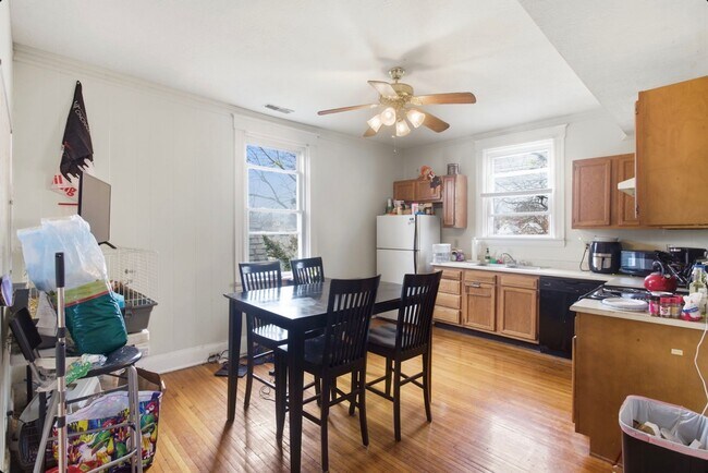 Photo - 132 Parker St Unidad 1