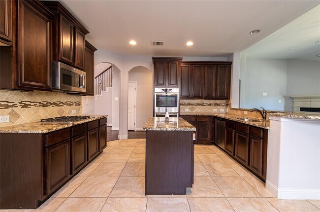 Photo - 7 Whispering Thicket Pl