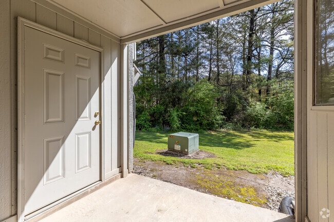 1BR, 1BA - 727SF - Patio