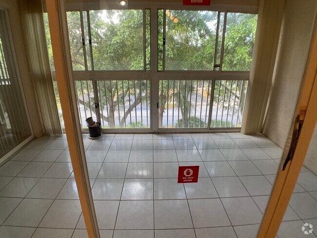 Building Photo - 5016 Rose Hill Dr Unit 2-303 Rental