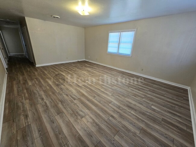 Photo - 717 Sandia Dr