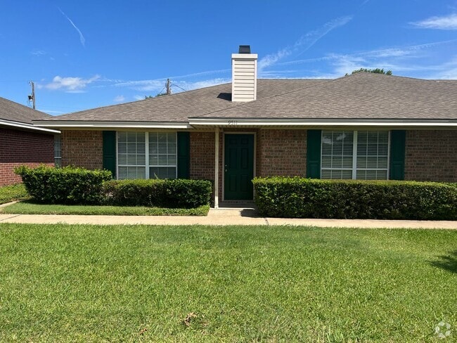 Building Photo - Duplex *LEASING SPECIAL AVAILABLE* Rental