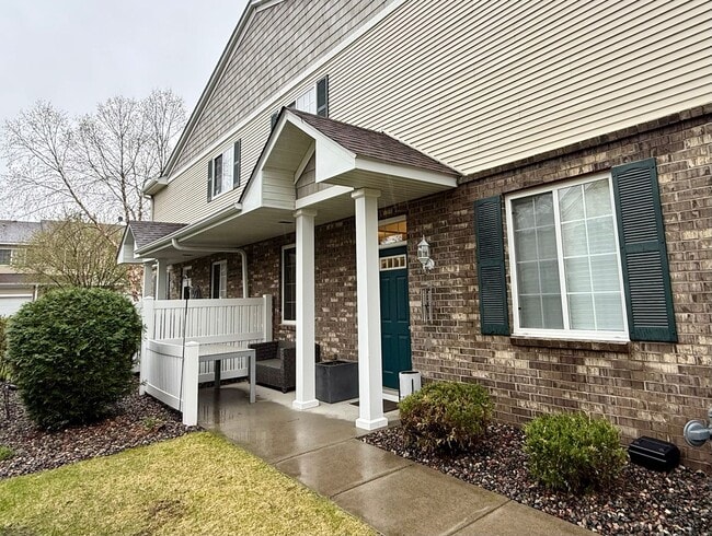 Photo - Great 3BR/2BA End Unit Elk River Townhome Available June!