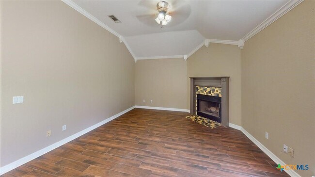 Photo - 142 Jesse James Dr