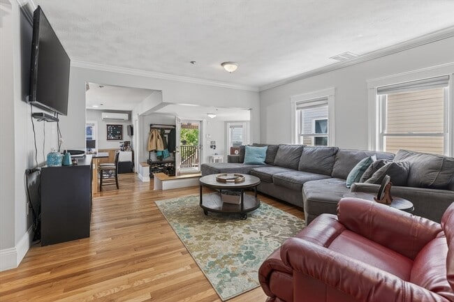 Building Photo - 17 Bonair St Unit 17B