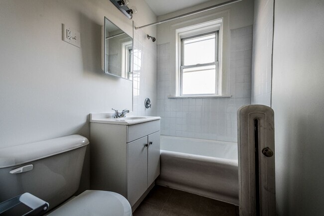 Photo - 8101 S Justine 1515-21 W 81st Chicago, IL 60620