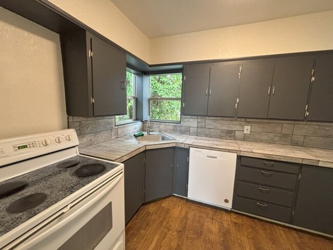 Photo - 3Bd/2Ba Two Story House - Available to View!