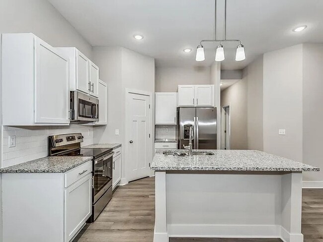 Photo - 3 Bedroom 2 Bathroom Townhome!