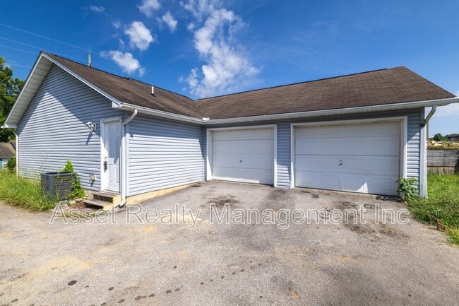 Photo - 152 Red Bud Ln