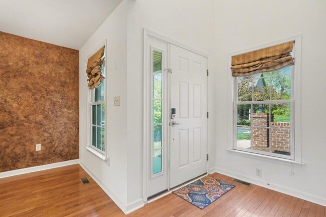 Photo - 5050 Mendenhall Dr.