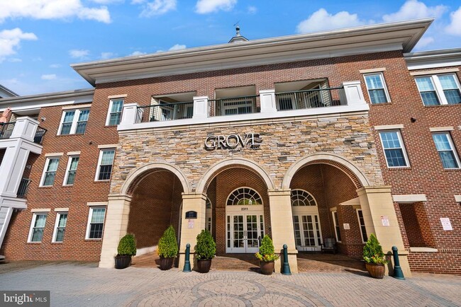 Building Photo - 2465 Army Navy Dr Unit 204