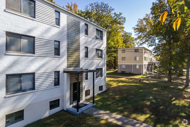 Parkway Gardens Apartments