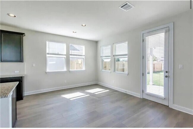 Photo - 805 Vaughn St
