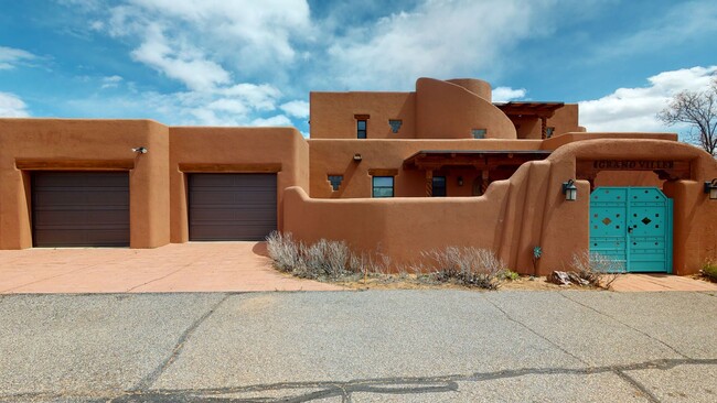 Building Photo - Custom Adobe style home in exclusive Navaj...