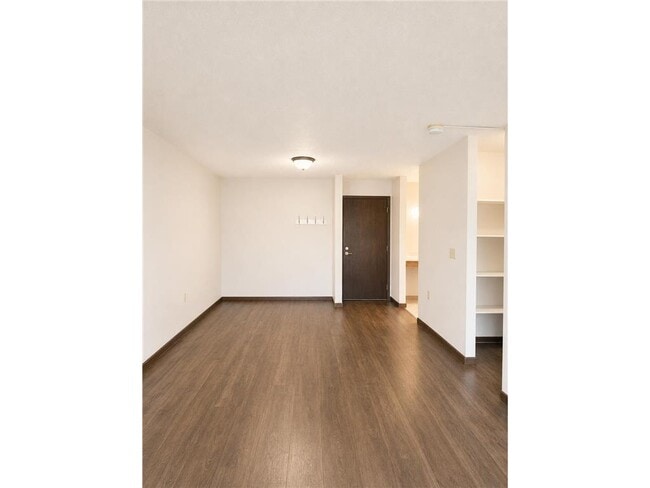 Building Photo - 812 Hills Ave Unit N110