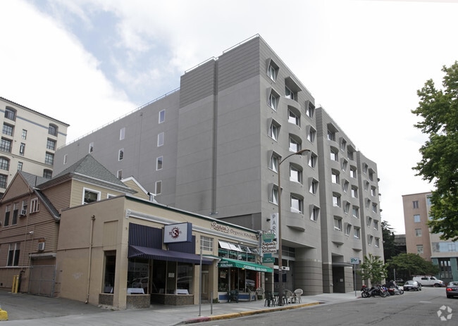 Photo - Oxford Plaza