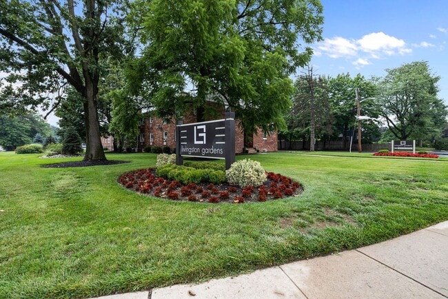 Photo - Livingston Gardens