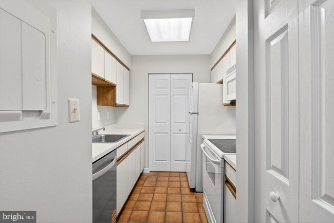 Photo - 1020 N Stafford St Unit 204