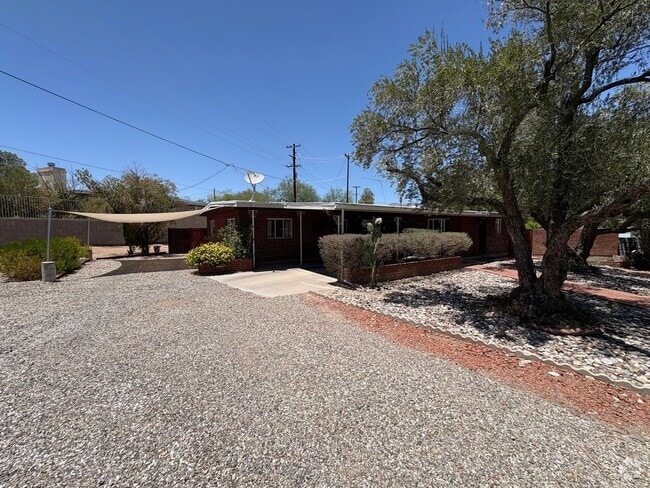Building Photo - Eastside home with privacy on cul-de-sac