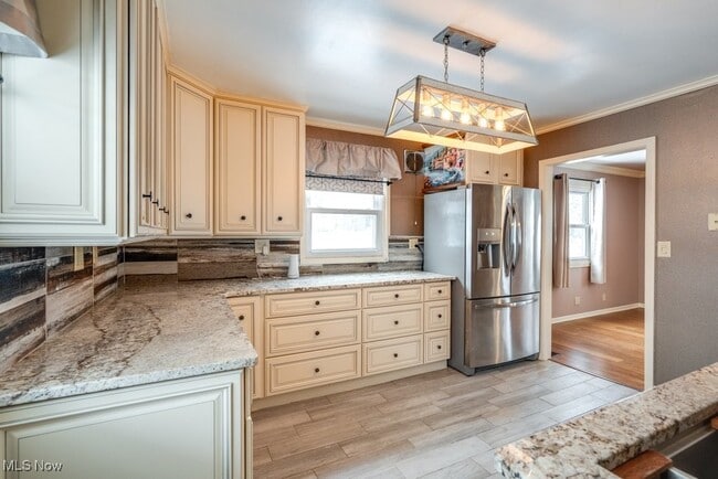 Photo - 301 Bogart Rd