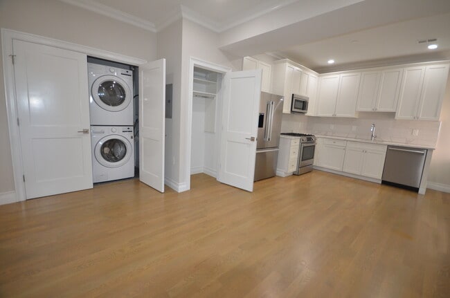 Building Photo - 7 Mount Hood Rd Unit 1 Rental