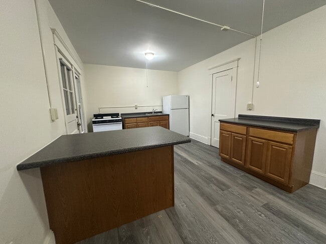 Photo - 100-130 Elm Street