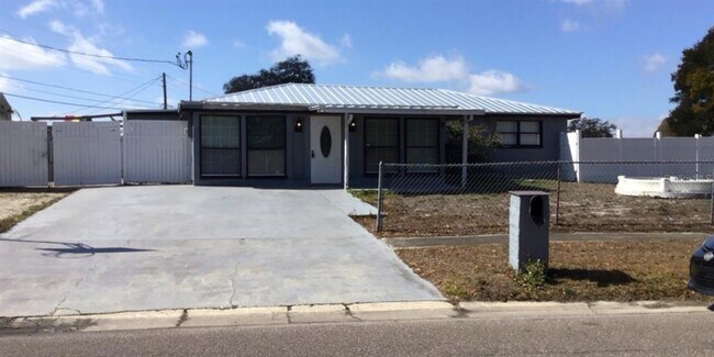 Building Photo - 6014 Southern Comfort Blvd