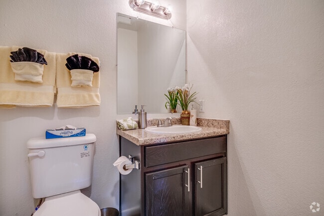 1 BR, 1 BA - 607 SF