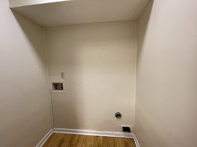 Photo - Apartment For Rent Unit 13